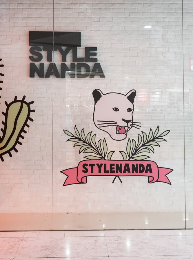 Negozio di Stylenanda a Emquatier, Bangkok, Tailandia, il 7 settembre 2017 immagine stock Negozio di Stylenanda a Emquatier, Bangkok, Tailandia, il 7 settembre 2017 immagine stock