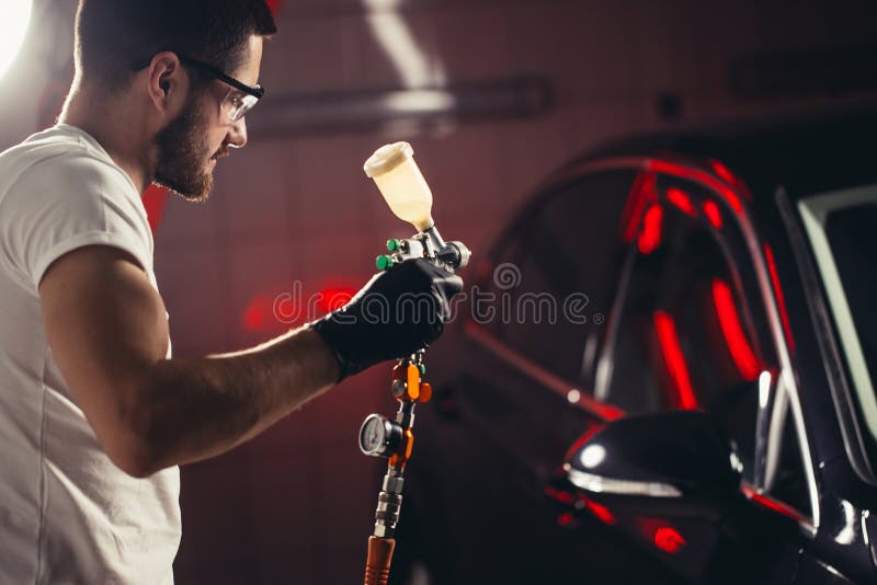 Negócio da lavagem de carros e do revestimento com revestimento cerâmico Verniz de pulverização ao carro fotos de stock Negócio da lavagem de carros e do revestimento com revestimento cerâmico Verniz de pulverização ao carro fotos de stock