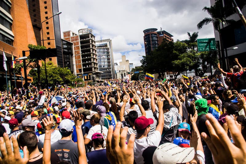 23-01-2019 nehmen venezolanische Protestanten zu den Straßen, um ihre Unzufriedenheit an der illegitimen Übernahme von Nicolas Ma stockfoto 23-01-2019 nehmen venezolanische Protestanten zu den Straßen, um ihre Unzufriedenheit an der illegitimen Übernahme von Nicolas Ma stockfoto