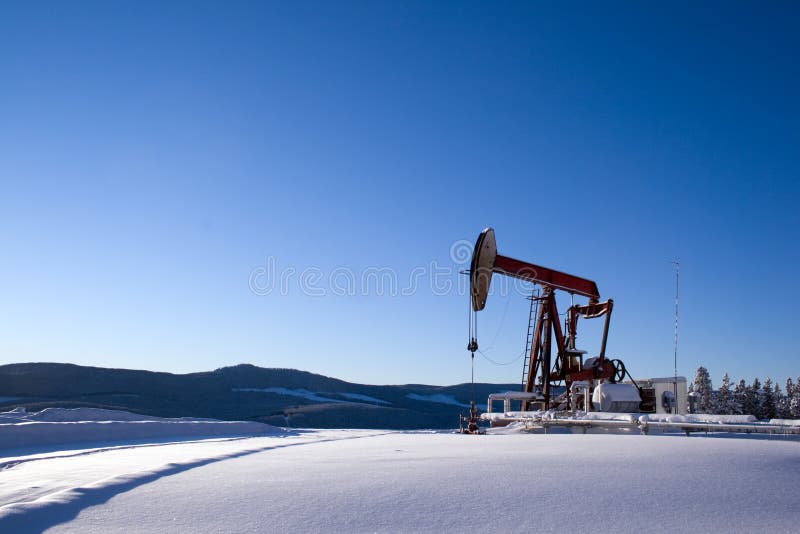 Neige de montagne de pumpjack de puits de pétrole