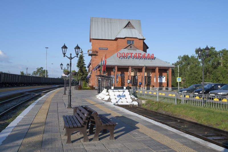 Nella costruzione della stazione ferroviaria. sortavala fotografia stock libera da diritti