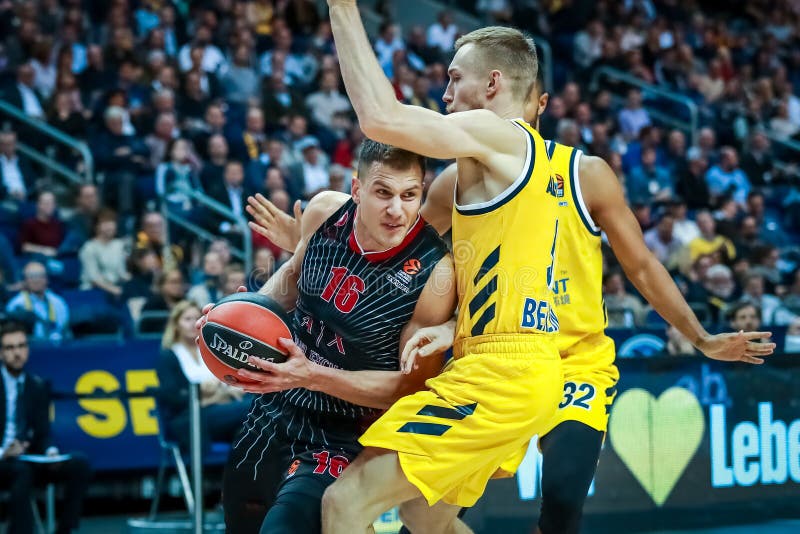 Nemanja Nedovic Em Ação Durante O Jogo De Basquete Da Euroliga Foto  Editorial - Imagem de jogo, corte: 184522616