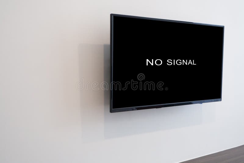 Nenhum sinal do sinal na tela da televisão na sala de visitas foto de stock Nenhum sinal do sinal na tela da televisão na sala de visitas foto de stock