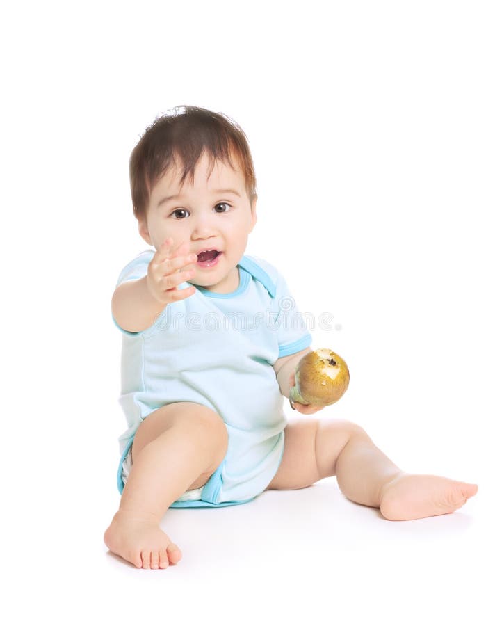 Neonato asiatico con la pera immagine stock Neonato asiatico con la pera immagine stock