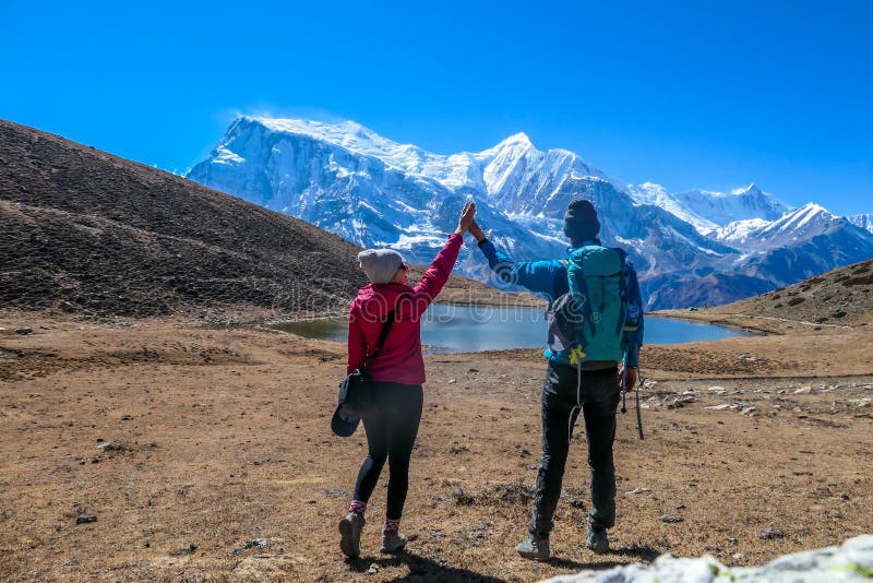 Nepal para i widok na Annapurna ChainNepal - obraz royalty free Nepal para i widok na Annapurna ChainNepal - obraz royalty free