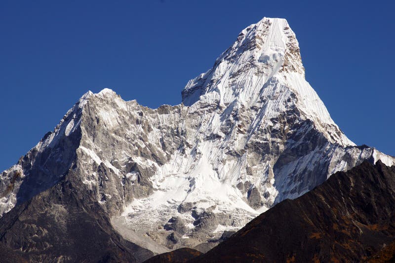 Nepalees landschap met Ama Dablan 6856m royalty-vrije stock afbeeldingen Nepalees landschap met Ama Dablan 6856m royalty-vrije stock afbeeldingen