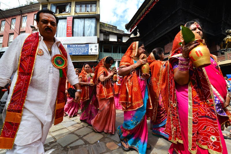 Nepalese mensen die het Dasain-festival in Katmandu, Ne vieren royalty-vrije stock foto Nepalese mensen die het Dasain-festival in Katmandu, Ne vieren royalty-vrije stock foto