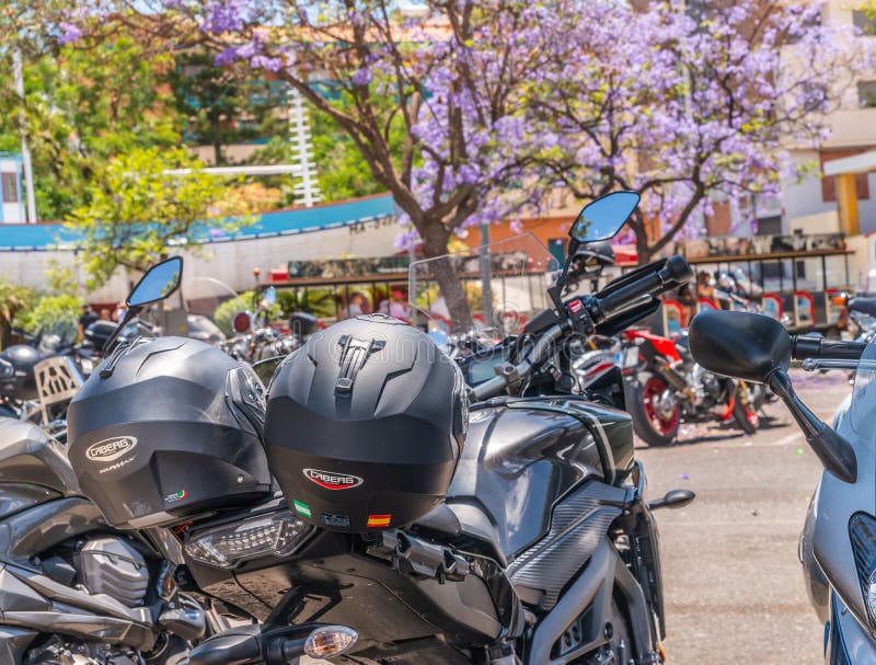 NERJA, ESPAGNE - 10 juin 2018 rassemblement de moto dans l'Anda célèbre photographie stock NERJA, ESPAGNE - 10 juin 2018 rassemblement de moto dans l'Anda célèbre photographie stock