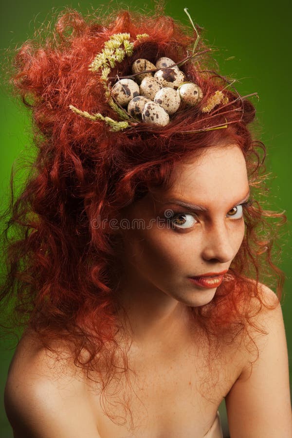 Bird-s-Nest-Hat Bird nest hair, Crazy hair, Feathered hairstyles