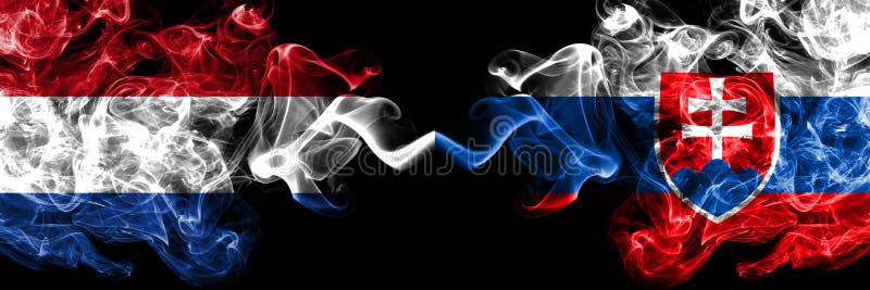 Nizozemsko vs Slovensko, slovenské kouřové mystické vlajky umístěné vedle sebe. Tlusté barevné hedvábné abstraktní kouřové vlajky