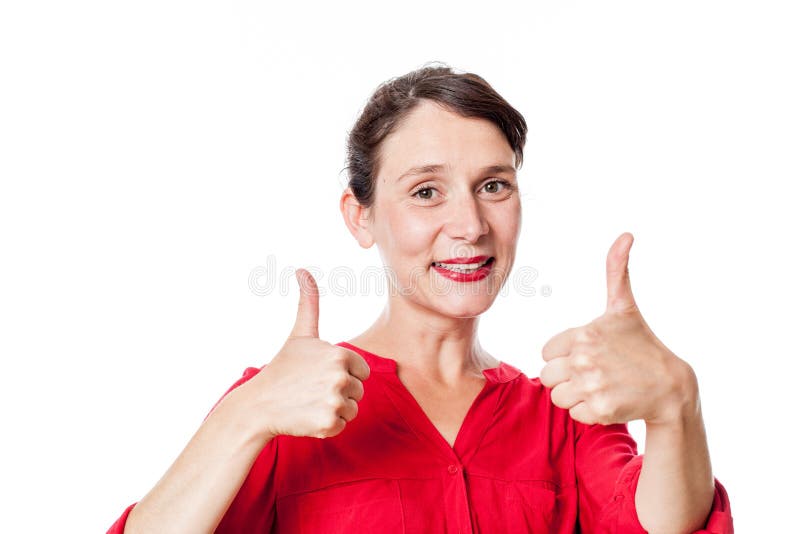 Nette Frau 30s mit zwei Daumen up die Billigung lizenzfreies stockbild Nette Frau 30s mit zwei Daumen up die Billigung lizenzfreies stockbild