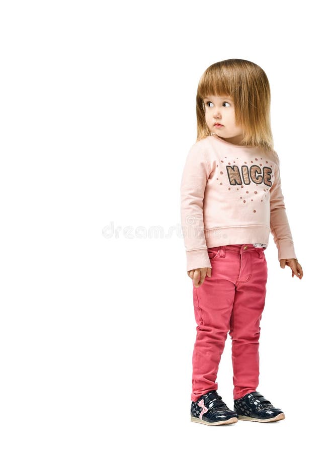 Nettes llittle Mädchen in den Jeans lokalisiert auf weißem Hintergrund lizenzfreie stockbilder Nettes llittle Mädchen in den Jeans lokalisiert auf weißem Hintergrund lizenzfreie stockbilder