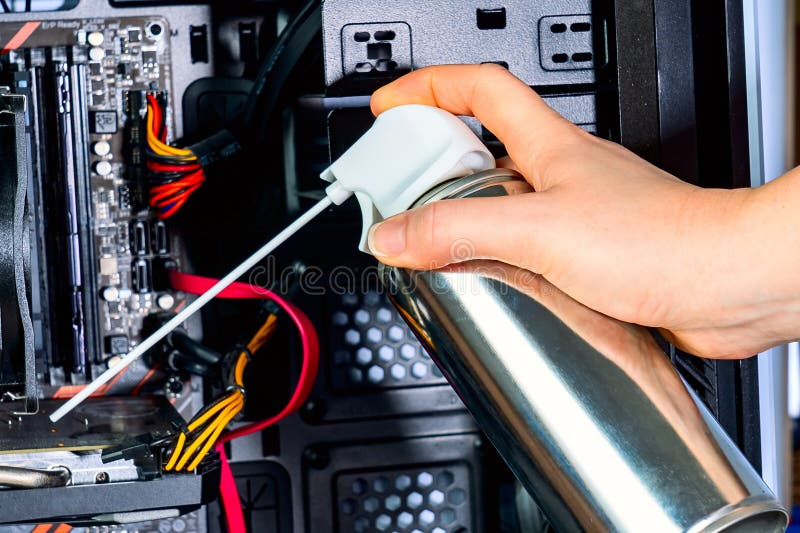 Nettoyage De PC De Service à Partir De Poussière à L'intérieur De  L'ordinateur Photo stock - Image du électronique, poussière: 272031800