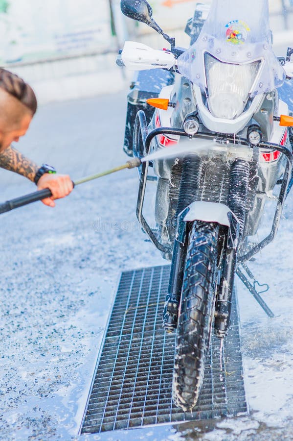Nettoyage moto à domicile Montataire – Lavage de moto à Beauvais, Chantilly