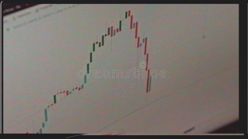 Nettoyer l'effet vhs de l'écran avec un graphique de marché boursier. vérification du taux de cryptomonnaie bitcoin à différents i banque de vidéos