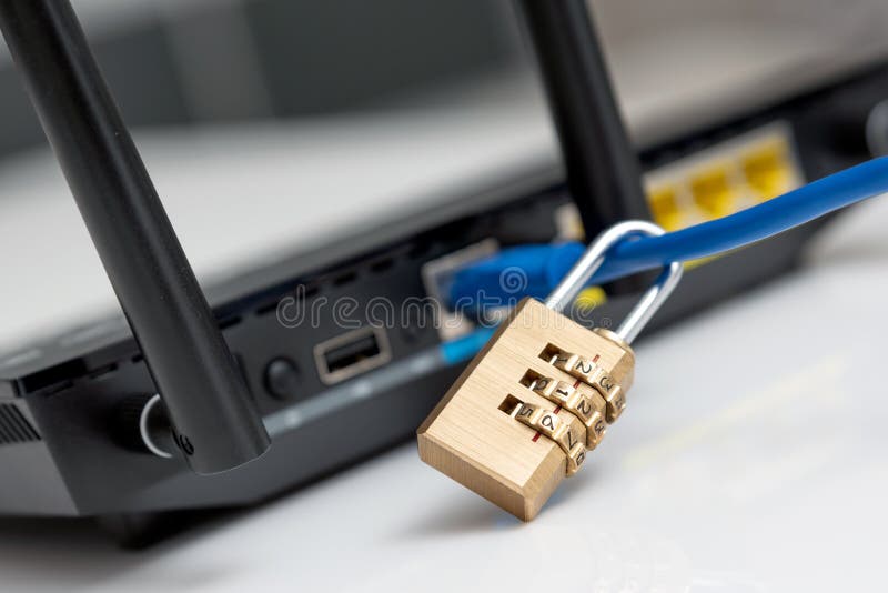 Netz- und Datenschutzkonzept mit Vorhängeschloß stockfotografie