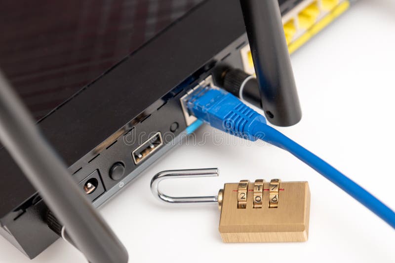 Netz- und Datenschutzkonzept mit Vorhängeschloß lizenzfreies stockfoto