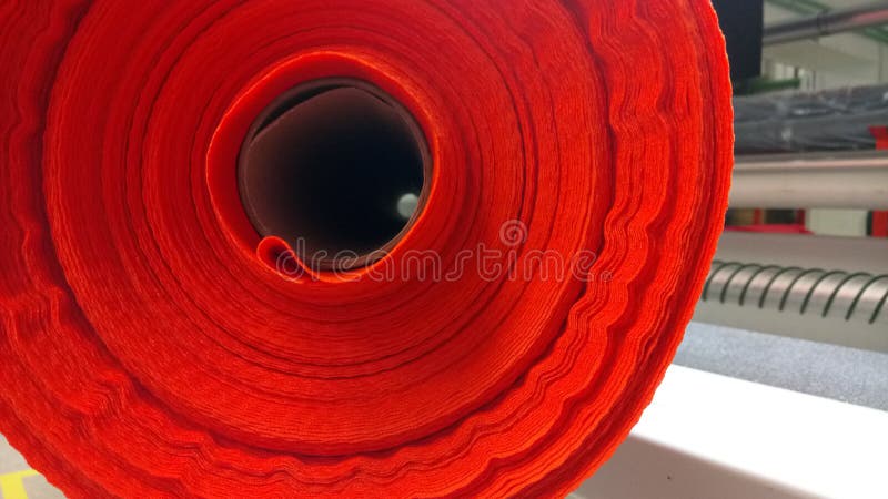 Neue industrielle rote Rolle, roter Hintergrund Konzept: Material, Gewebe, Fertigung, Kleiderfabrik, neue Proben von Geweben stockbilder Neue industrielle rote Rolle, roter Hintergrund Konzept: Material, Gewebe, Fertigung, Kleiderfabrik, neue Proben von Geweben stockbilder