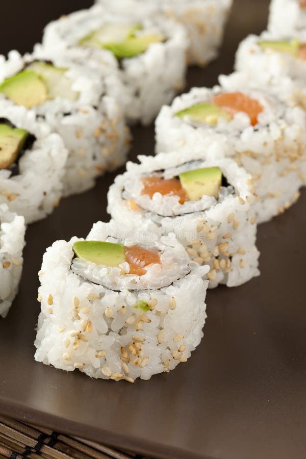 Neue Selbst Gemachte Sushi-Rolle Stockfoto - Bild von meeresfrüchte ...