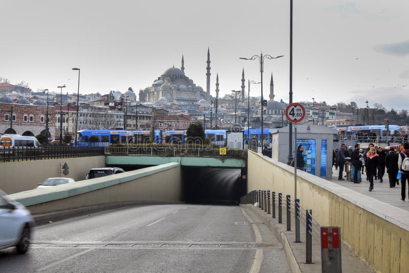 Neue Tram in Moschee Istanbul Eminonu Suleymaniye stockfotos Neue Tram in Moschee Istanbul Eminonu Suleymaniye stockfotos