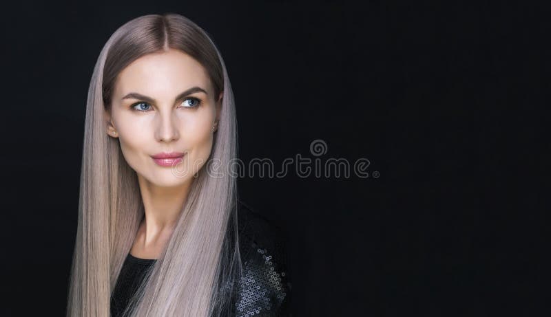 Neuer Blick Purpurrotes Haar Schöne Porträtaufnahme lizenzfreies stockbild Neuer Blick Purpurrotes Haar Schöne Porträtaufnahme lizenzfreies stockbild