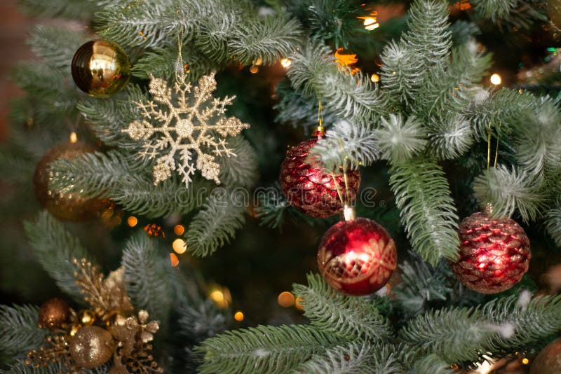 Neujahr Weihnachten Schones Bukett Lichter Auf Goldenem Warmen Hintergrund Weihnachtsspielzeug Goldene Abstrakte Blinkende Stockbild Bild Von Blinkende Weihnachtsspielzeug