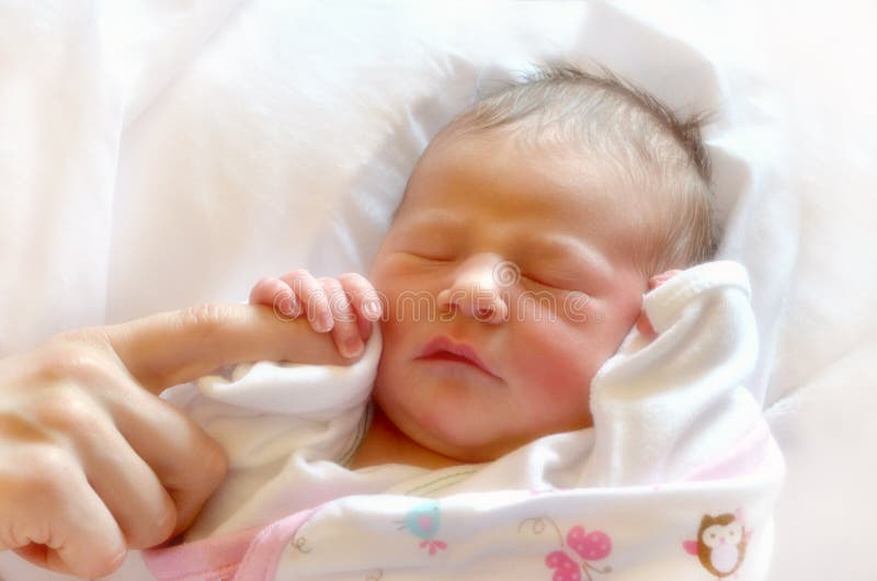 Neugeborenes Baby berühren zuerst sich stockbilder Neugeborenes Baby berühren zuerst sich stockbilder