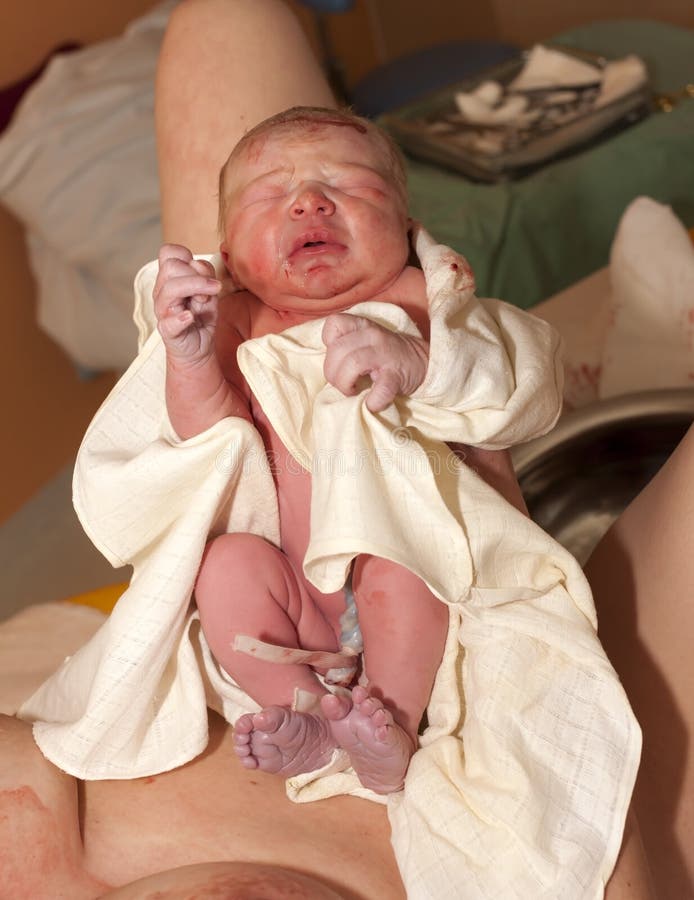 Neugeborenes Baby nach Geburt lizenzfreies stockbild Neugeborenes Baby nach Geburt lizenzfreies stockbild