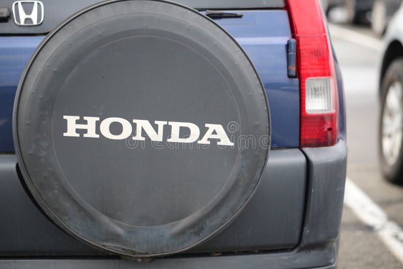 Neumático de Honda, Honda CRV fotografía de archivo Neumático de Honda, Honda CRV fotografía de archivo