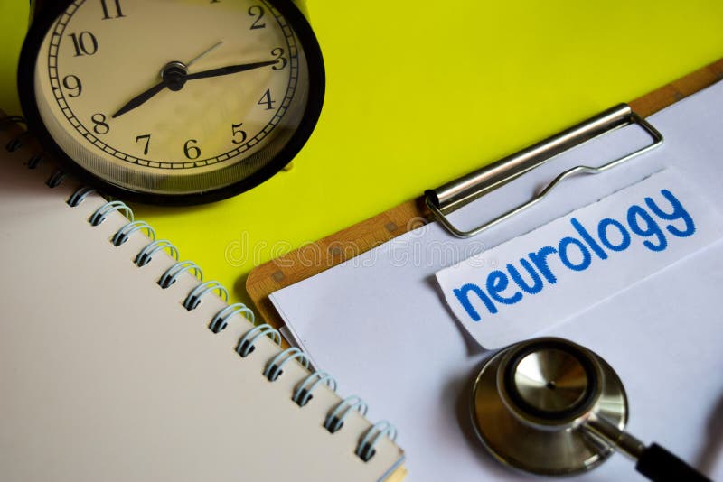 Neurologie auf Gesundheitswesenkonzeptinspiration auf gelbem Hintergrund lizenzfreie stockfotografie Neurologie auf Gesundheitswesenkonzeptinspiration auf gelbem Hintergrund lizenzfreie stockfotografie