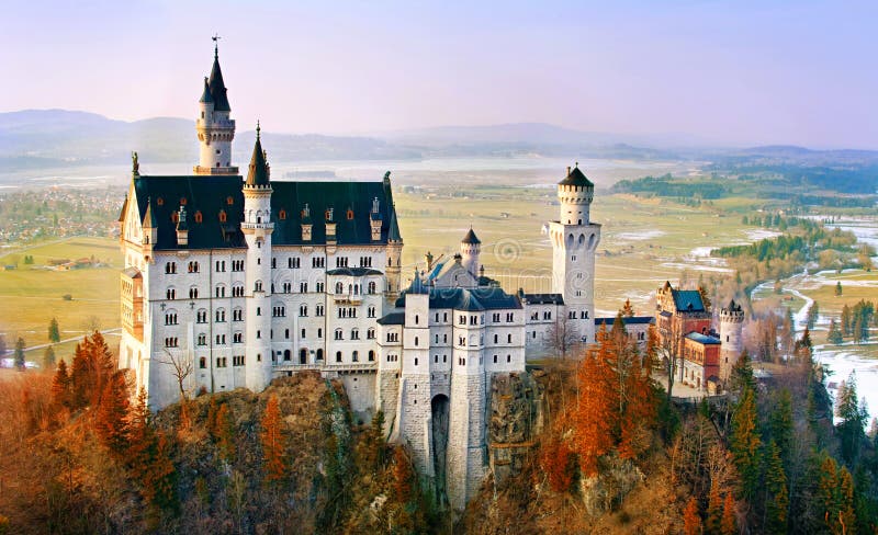 Neuschwanstein, beau château près de Munich en Bavière, Allemagne photos stock Neuschwanstein, beau château près de Munich en Bavière, Allemagne photos stock