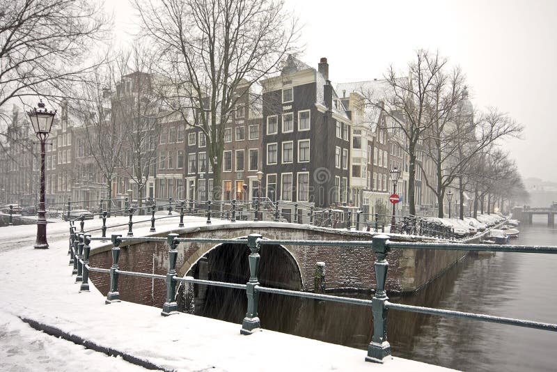 Nevado En Amsterdam Los Países Bajos Imagen de archivo - Imagen de