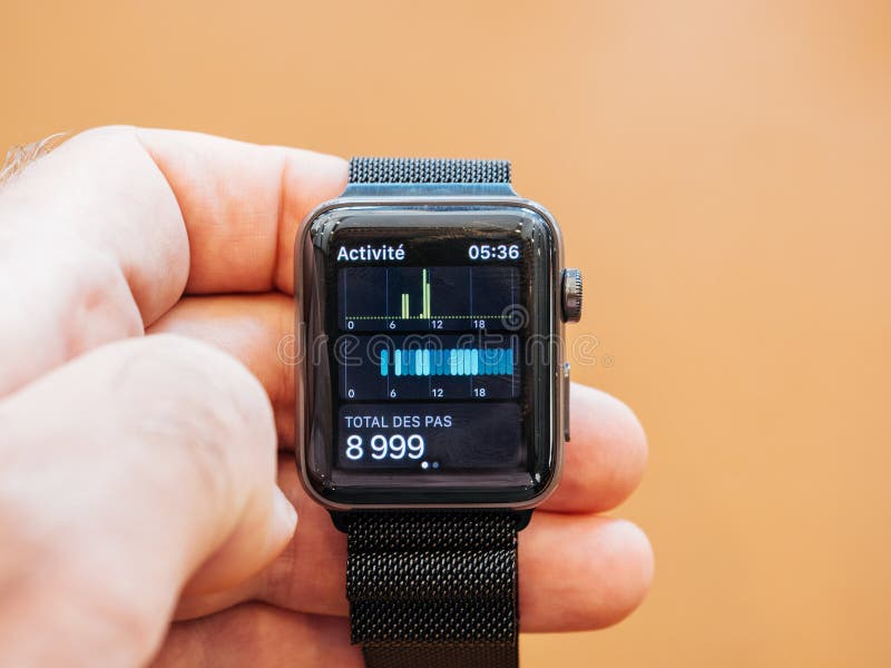 New Apple Watch Series 3 Steps App Pedometer App Editorial Photo - Image of health, shop: 100458481