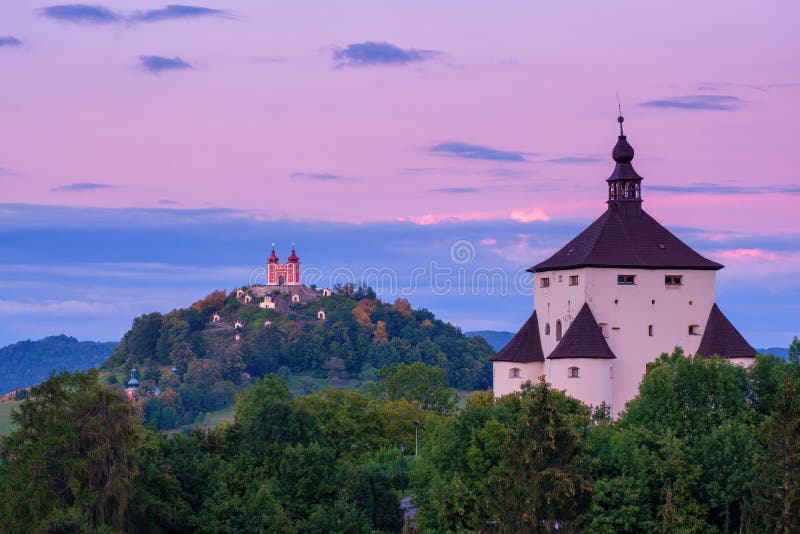 Nový hrad a Kalvárie - podzim v Banské Štiavnici, Slovensko, UNESCO.
