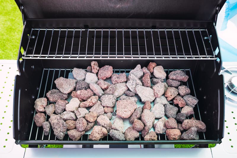 slaaf vod honing New and Clean Barbecue Grill with Lava Rocks for Gas Cooking Stock Photo -  Image of space, metal: 198134994