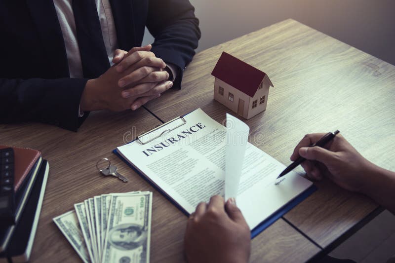 New home buyers are signing a home purchase contract at the agent`s desk royalty free stock photography New home buyers are signing a home purchase contract at the agent`s desk royalty free stock photography