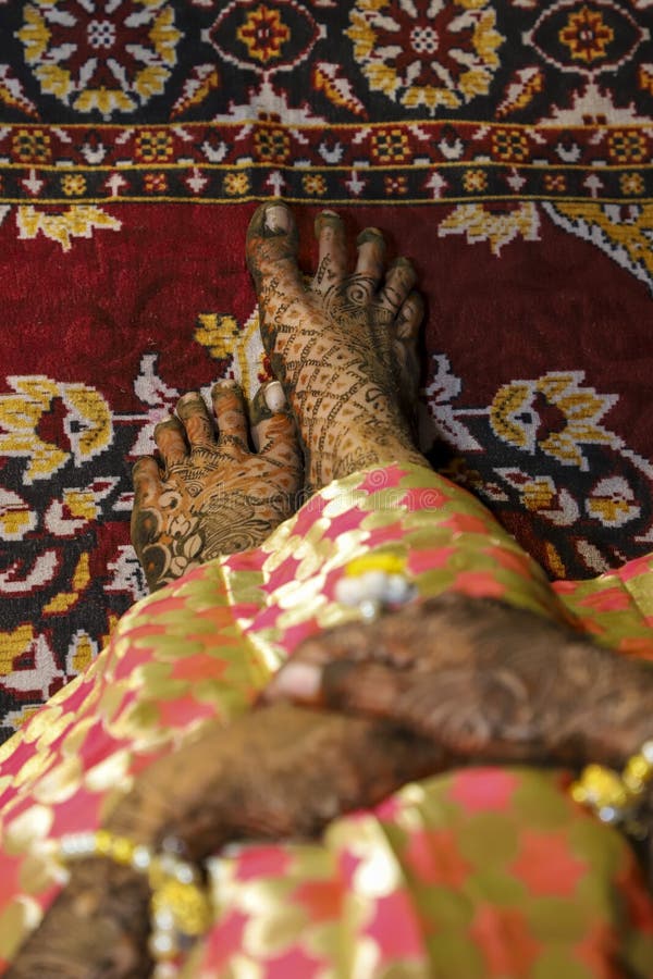 New Indian Bridal Leg With Mehandi Design Stock Image - Image of tattoo ...