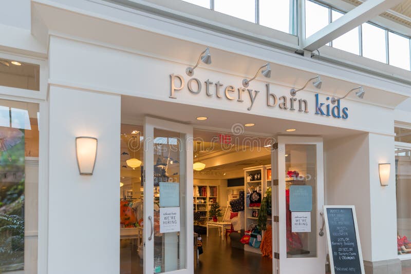 Pottery barn store hi-res stock photography and images - Alamy