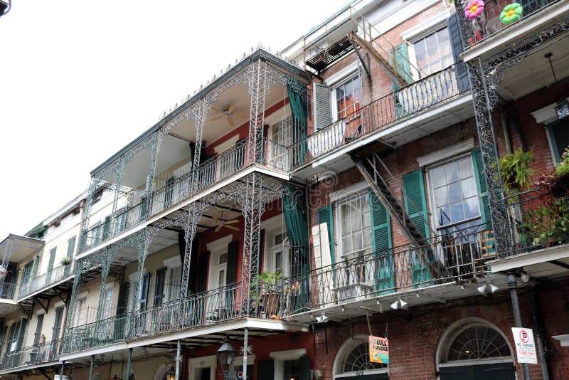 New Orleans alloggia i balconi d'annata