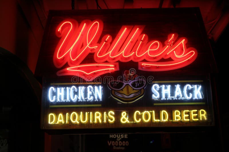 New Orleans LA Februarie 14 2025 Un semn luminos la Willies Chicken Shack royalty free stock photos