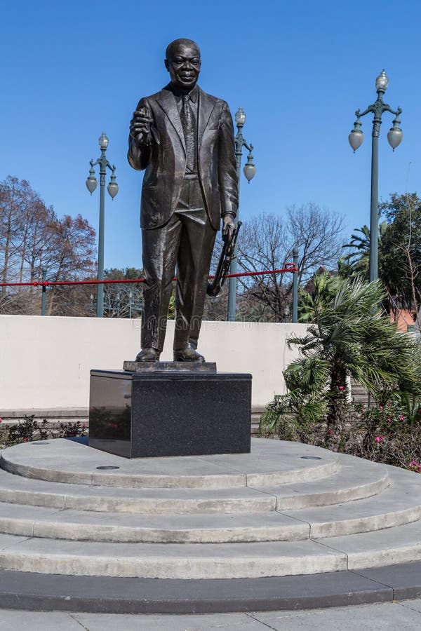 New Orleans, LA/USA - circa Februari 2016: Louis Armstrong Memorial Statue in het park in New Orleans, Louisiane royalty-vrije stock fotografie New Orleans, LA/USA - circa Februari 2016: Louis Armstrong Memorial Statue in het park in New Orleans, Louisiane royalty-vrije stock fotografie