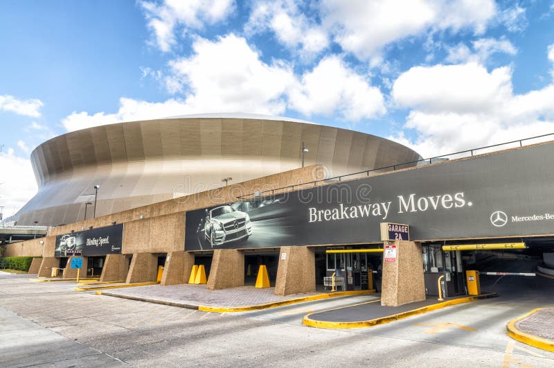NEW ORLEANS, USA - FEBRUARY 2016: Mercedes-Benz Superdome on a s stock image NEW ORLEANS, USA - FEBRUARY 2016: Mercedes-Benz Superdome on a s stock image