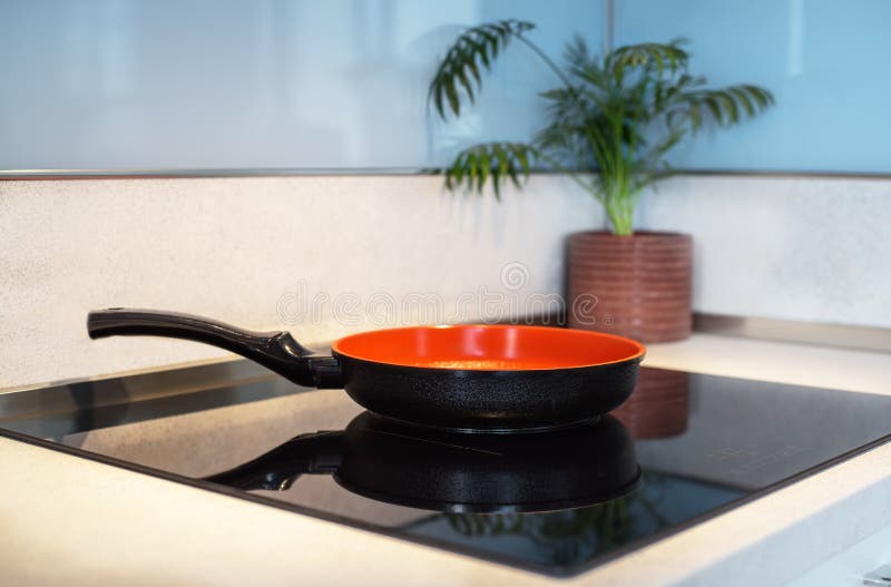The New Pan on the Mirror Cooking. Stock Photo Image of cooker, mirror 168154588