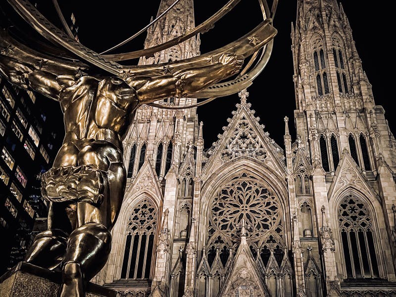 New York Cathedral and Sculpture, Statue in Front of the Cathedral