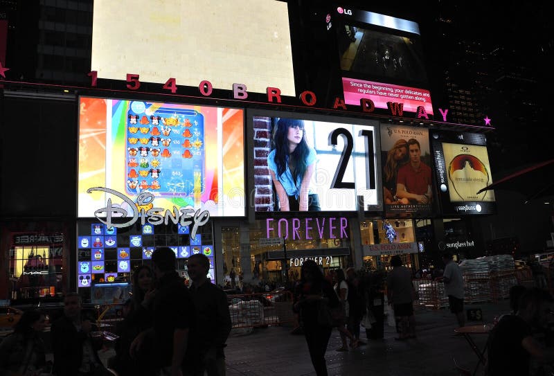 Forever 21 Stock Photo - Download Image Now - Store, Times Square -  Manhattan, Adult - iStock