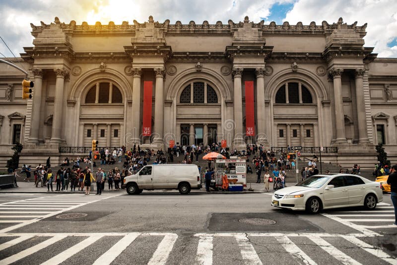 NEW YORK CITY - 14 DE MAIO: Museu de arte metropolitano em New York City o 14 de maio de 2016 MET é um marco de NYC que e seja o fotografia de stock NEW YORK CITY - 14 DE MAIO: Museu de arte metropolitano em New York City o 14 de maio de 2016 MET é um marco de NYC que e seja o fotografia de stock