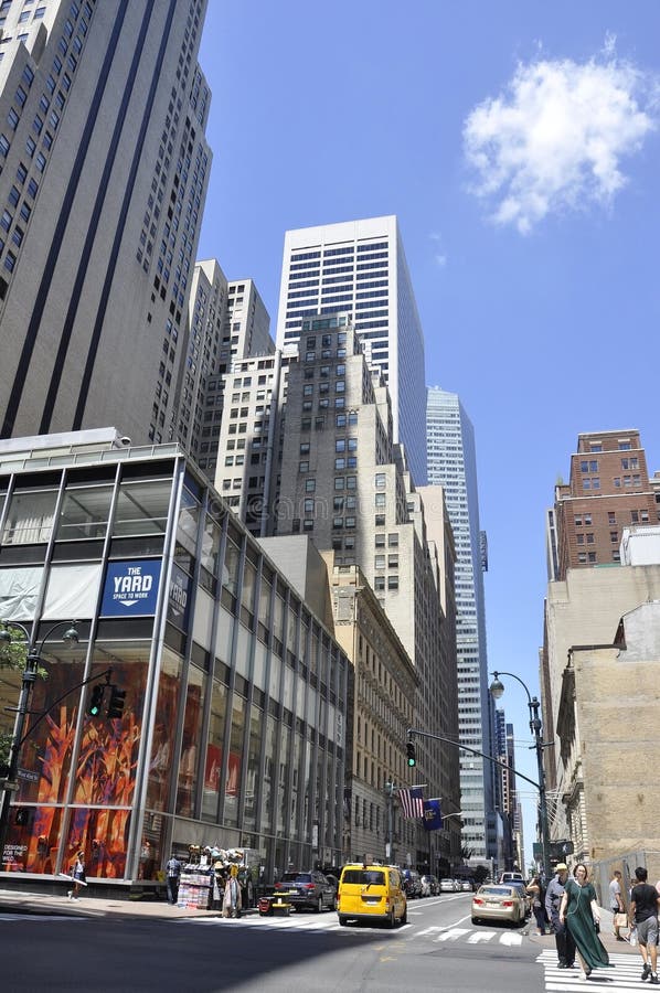 New York City, le 2 juillet : Vue de rue à Manhattan de New York City aux Etats-Unis image stock New York City, le 2 juillet : Vue de rue à Manhattan de New York City aux Etats-Unis image stock