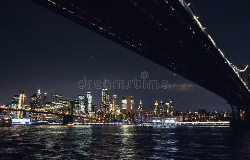 New York City Manhattan horisontpanorama p? natten royaltyfri foto New York City Manhattan horisontpanorama p? natten royaltyfri foto