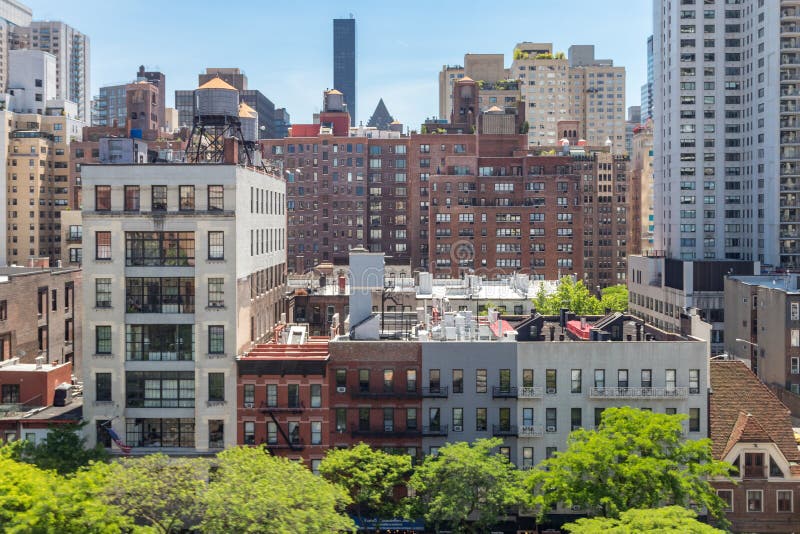 New York City - obenliegende Ansicht von historischen Gebäuden entlang 59. Straße lizenzfreies stockfoto New York City - obenliegende Ansicht von historischen Gebäuden entlang 59. Straße lizenzfreies stockfoto