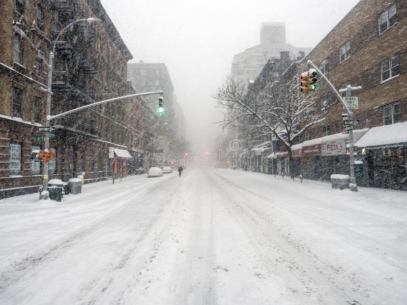 New York City pendant une tempête de neige photos libres de droits